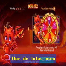 flor de lotus com lua tatuagem